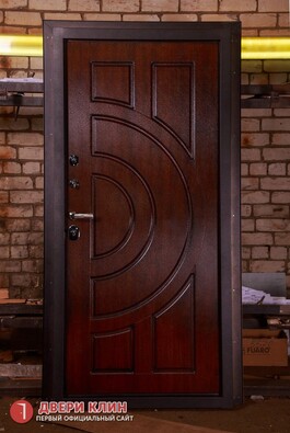 Уличная металлическая дверь с виноритом для деревянного дома