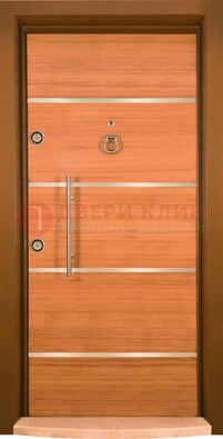 Коричневая входная дверь c МДФ панелью ЧД-11 в частный дом в Пскове