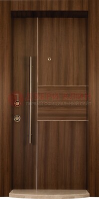Коричневая входная дверь c МДФ панелью ЧД-12 в частный дом в Пскове