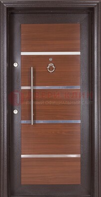 Коричневая входная дверь c МДФ панелью ЧД-27 в частный дом в Пскове
