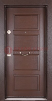 Коричневая входная дверь c МДФ панелью ЧД-28 в частный дом в Пскове