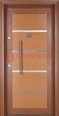 Коричневая входная дверь c МДФ панелью ЧД-33 в частный дом в Пскове