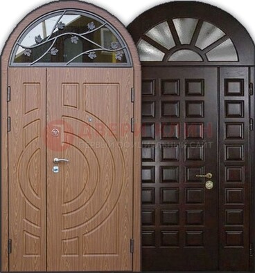Входная арочная дверь с отделкой массив ДА-26 для загородного дома в Пскове