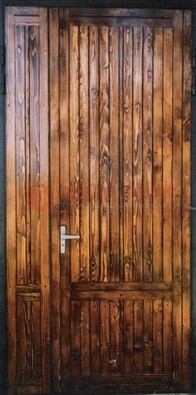 Коричневая металлическая дверь с евровагонкой ДЕ-10 в Можайске