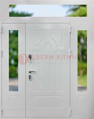 Белая стальная дверь порошок со стеклом и фрамугами ДФГ-11 в Пскове
