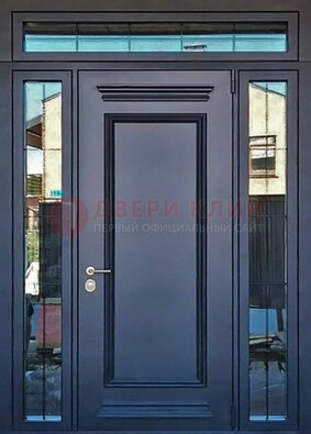 Черная металлическая дверь с фрамугой и филенкой ДФГ-19 в Пскове