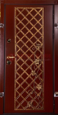 Бордовая металлическая дверь с ковкой ДК-10 для квартиры в Пскове