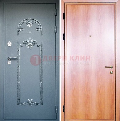 Железная дверь с ковкой ламинат внутри ДК-11 в квартиру в Пскове