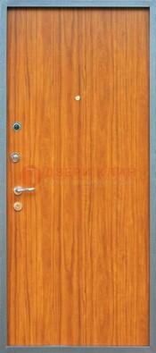 Коричневая металлическая дверь с ламинатом ДЛ-12 в Пскове