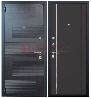 Темная металлическая дверь с МДФ ДМ-105 в деревянный дом в Пскове