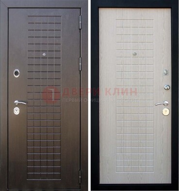Темная железная дверь с МДФ ДМ-149 для деревянного дома в Пскове