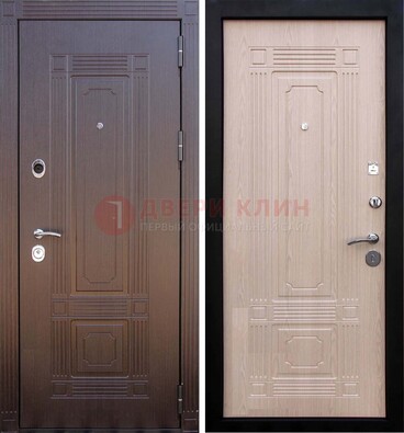 Коричневая входная дверь с МДФ ДМ-173 для кирпичного дома в Пскове