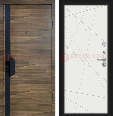 Стальная коричневая дверь МДФ c черной вставкой ДМ-267 в Пскове
