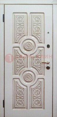 Уличная белая дверь для загородного дома с МДФ ДМ-529 в Пскове