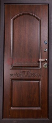 Темная стальная дверь с массивом дуба ДМД-12 в Пскове