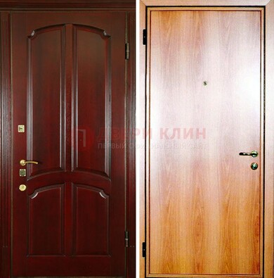 Темная железная дверь с массивом дуба ДМД-13 в Пскове