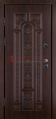 Темная металлическая дверь с массивом дуба ДМД-20 в Пскове