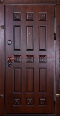 Коричневая стальная дверь с массивом дуба ДМД-30 в Пскове