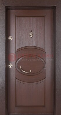 Железная дверь с массивом дуба в стиле классика ДМД-55 в Пскове