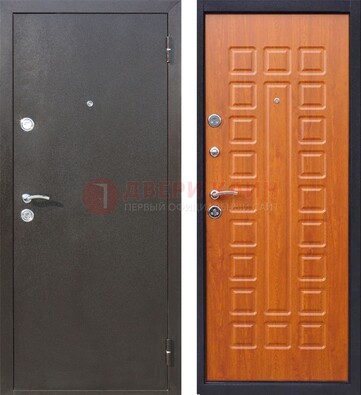 Коричневая стальная дверь с порошковым напылением ДП-202 в Пскове