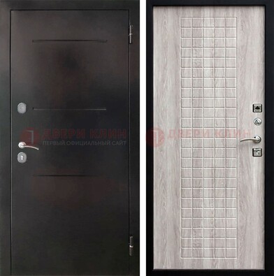 Черная железная дверь с порошковым покрытием и филенчатой МДФ ДП-221 в Пскове