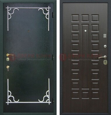Темная входная дверь с порошковым покрытием и МДФ венге ДП-223 в Пскове