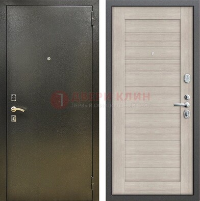 Стальная темно-серая дверь с порошковой отделкой и МДФ панелью ДП-278 в Пскове