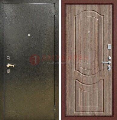 Темно-серая входная дверь с порошковым покрытием и коричневая МДФ ДП-290 в Пскове