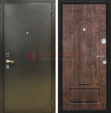 Темно-серая металлическая дверь с порошковым покрытием и МДФ коричневая ДП-292 в Пскове
