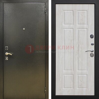 Входная темно-серая дверь с порошковым напылением и МДФ с филенкой ДП-302 в Пскове