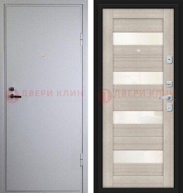 Белая железная дверь с порошковым напылением и стеклом ДП-308 в Пскове