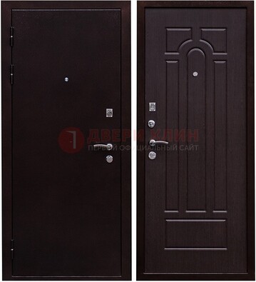 Черная стальная дверь с порошковым покрытием ДП-35 в Пскове