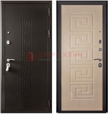 Коричневая стальная дверь с порошковым напылением с дизайном ДП-37 в Пскове