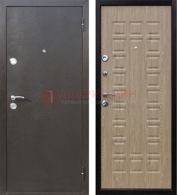 Коричневая стальная дверь с порошковым напылением ДП-5 в Пскове