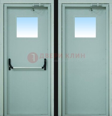 Серая металлическая противопожарная дверь со стеклянной вставкой ДПП-3 в Пскове