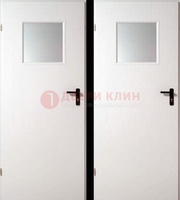 Белая железная противопожарная дверь с декоративной вставкой ДПП-6 в Пскове