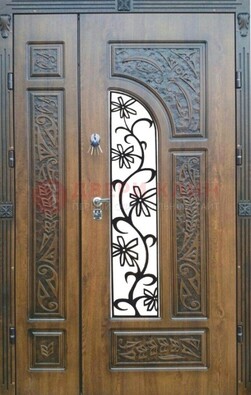 Морозостойкая металлическая парадная дверь ДПР-12 в Пскове