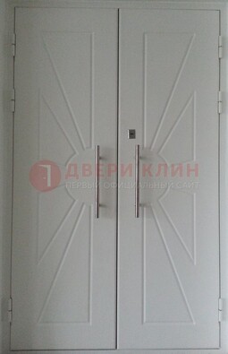 Внутренняя парадная дверь с фигурными элементами ДПР-14 в Пскове
