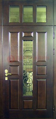 Парадная дверь со стеклянными вставками и ковкой ДПР-1 в офисное здание в Пскове