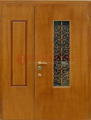 Входная дверь Дверь со вставками из стекла и ковки ДПР-20 в холл в Пскове
