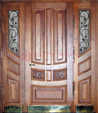 Парадная дверь со стеклом и ковкой ДПР-35 для загородного дома в Пскове