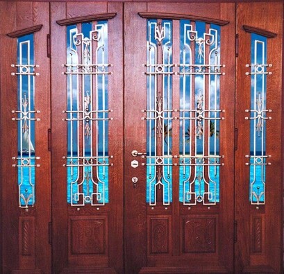 Парадная дверь со вставками из стекла ДПР-55 с шумоизоляцией в Пскове