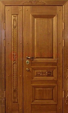 Распашная металлическая парадная дверь ДПР-62 в Пскове
