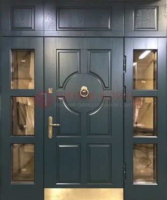 Стальная парадная дверь ДПР-64 со стеклопакетом в Пскове
