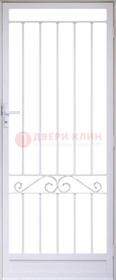Белая стальная решетчатая дверь с волютами ДР-30 в Пскове