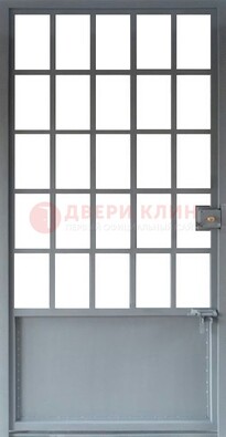 Металлическая решетчатая дверь в сером цвете ДР-7 в Пскове