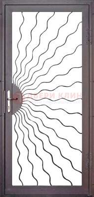 Коричневая железная решетчатая дверь ДР-8 в Пскове