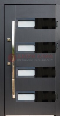 Черная стальная дверь МДФ хайтек со стеклом ДС-16 в Пскове