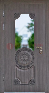 Темная железная дверь со стеклом и узором ДС-18 в Пскове
