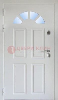 Белая стальная дверь МДФ со стеклом для дома ДС-37 в Пскове